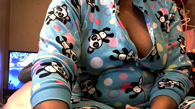 Snapshot of EbonyFetishQueen chatting on 11.11.25 EbonyFetishQueen online show from 11.11.25