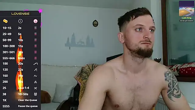 Snapshot of cuple_hoot_ chatting on 03.05.25 cuple hoot  online show from 03.05.25