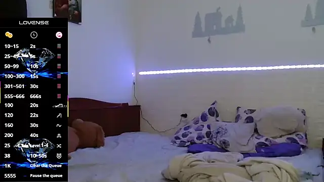 Snapshot of cuple_hoot_ chatting on 10.03.25 cuple hoot  online show from 10.03.25