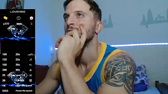 Snapshot of cuple_hoot_ chatting on 10.04.25 cuple hoot  online show from 10.04.25