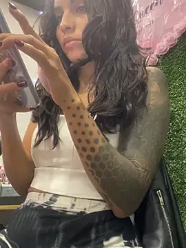 Snapshot of Anifer chatting on 01.17.25 Anifer online show from 01.17.25