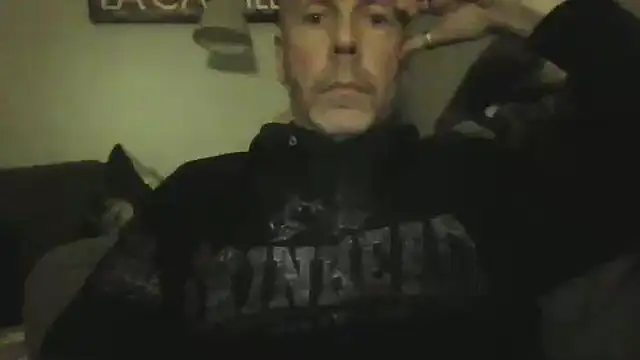 Snapshot of SHARPSkinhead chatting on 12.04.24 SHARPSkinhead online show from 12.04.24