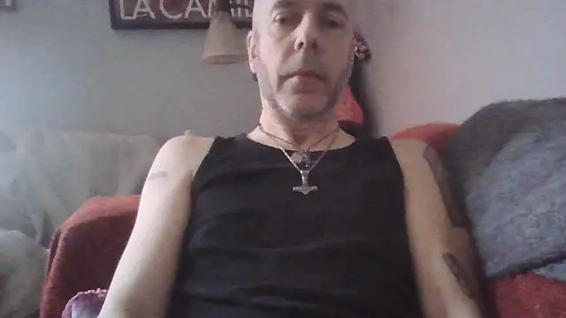 Snapshot of SHARPSkinhead chatting on 01.22.25 SHARPSkinhead online show from 01.22.25
