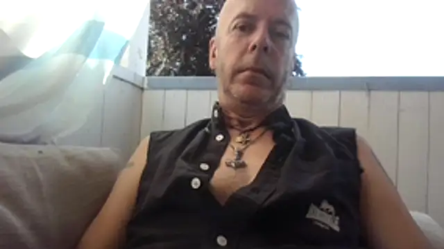 Snapshot of SHARPSkinhead chatting on 06.29.26 SHARPSkinhead online show from 06.29.26