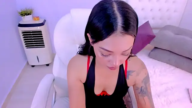 Snapshot of Sara_LipsX chatting on 02.22.25 Sara LipsX online show from 02.22.25