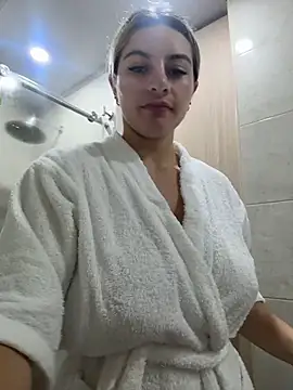 Snapshot of AtheneaRossi chatting on 04.28.26 AtheneaRossi online show from 04.28.26