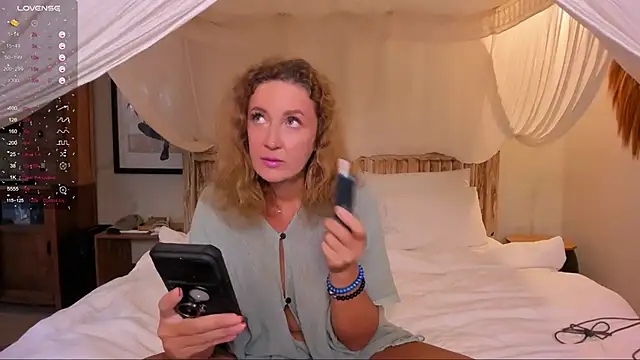 Snapshot of LaVitaBelle chatting on 01.28.25 LaVitaBelle online show from 01.28.25