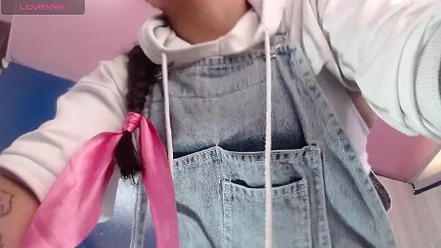 Snapshot of vitoria23_ chatting on 12.05.25 vitoria23 online show from 12.05.25