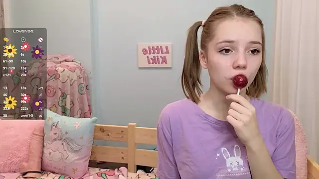 Snapshot of PrincessLittleKiki chatting on 10.18.25 PrincessLittleKiki online show from 10.18.25