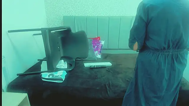 ScarletHoot  online show from 01.25.25