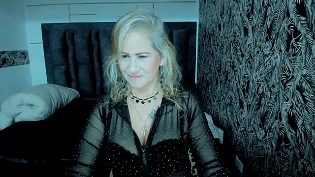 ScarletHoot  online show from 10.22.25