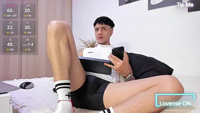 Snapshot of Sebastian-Dash chatting on 11.28.25 Sebastian-Dash online show from 11.28.25