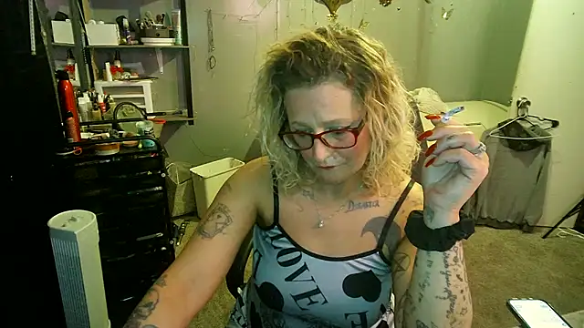 Lisalovely6981 online show from 02.15.25