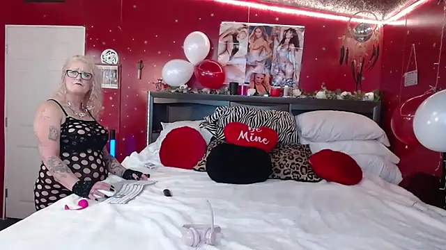 Snapshot of Lisalovely6981 chatting on 02.16.26 Lisalovely6981 online show from 02.16.26