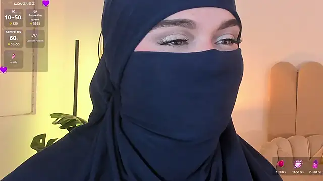 Snapshot of anna-henao chatting on 05.15.26 anna-henao online show from 05.15.26