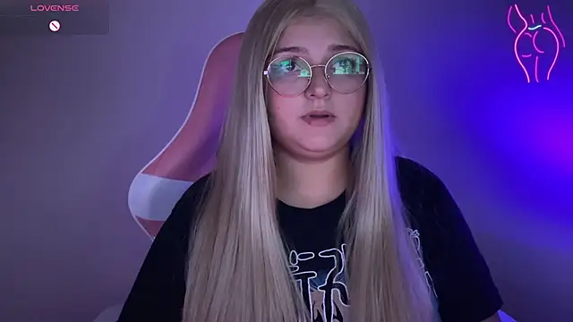 SweetPaige  online show from 02.18.25