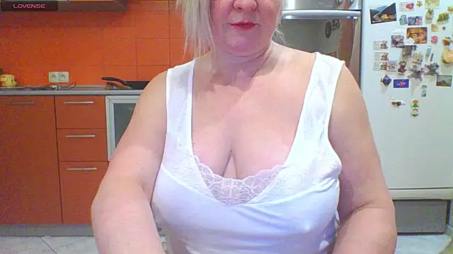 Snapshot of mira_robinsonnn chatting on 02.12.26 mira robinsonnn online show from 02.12.26