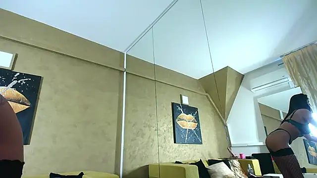 Elle Vie online show from 01.27.25