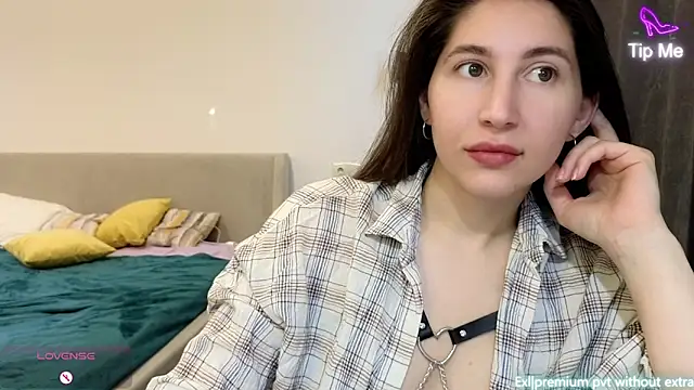 Snapshot of marrycolins chatting on 02.04.26 marrycolins online show from 02.04.26