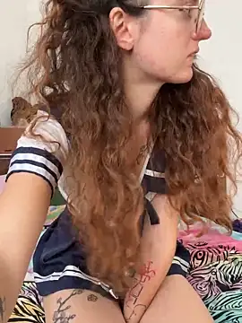 Snapshot of _foxygirl_ chatting on 10.28.25 foxygirl online show from 10.28.25