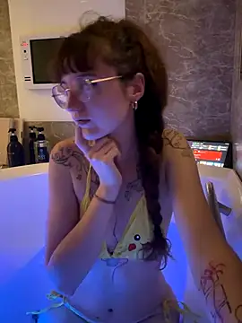 Snapshot of _foxygirl_ chatting on 11.12.25 foxygirl online show from 11.12.25