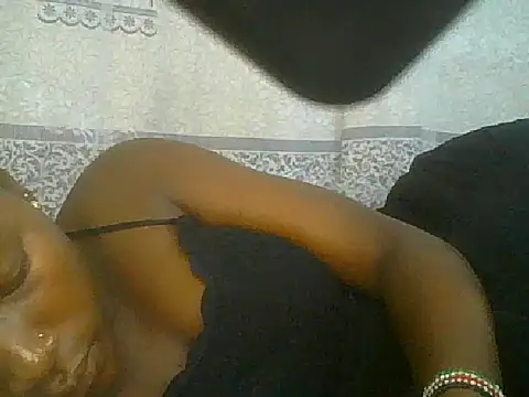 Snapshot of pretty_nanah chatting on 10.06.25 pretty nanah online show from 10.06.25