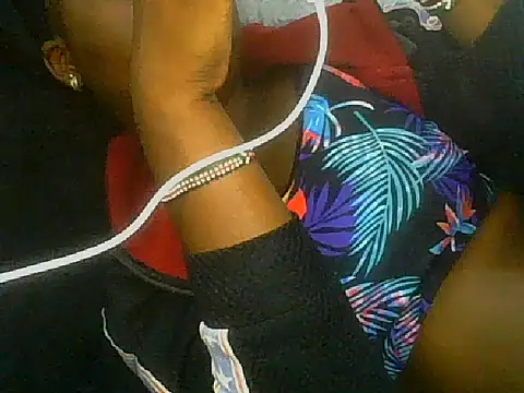 Snapshot of pretty_nanah chatting on 10.07.25 pretty nanah online show from 10.07.25