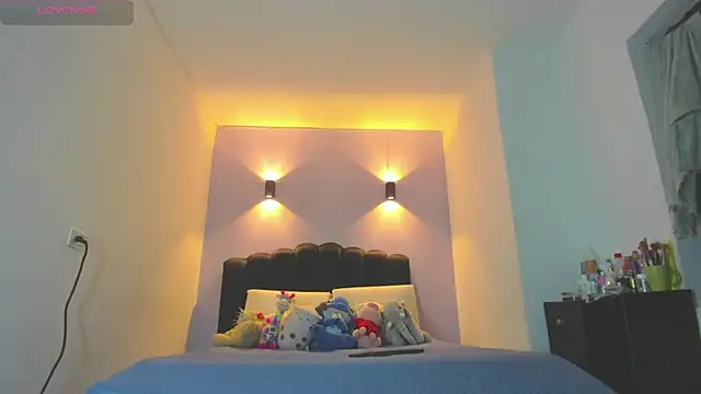 Sofia Clauss  online show from 04.03.26