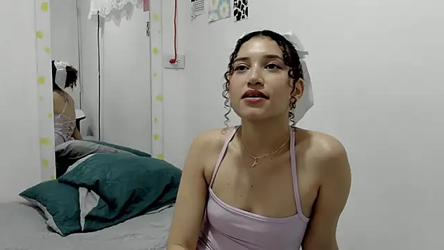 Snapshot of gabriela_duarte1 chatting on 03.10.25 gabriela duarte1 online show from 03.10.25