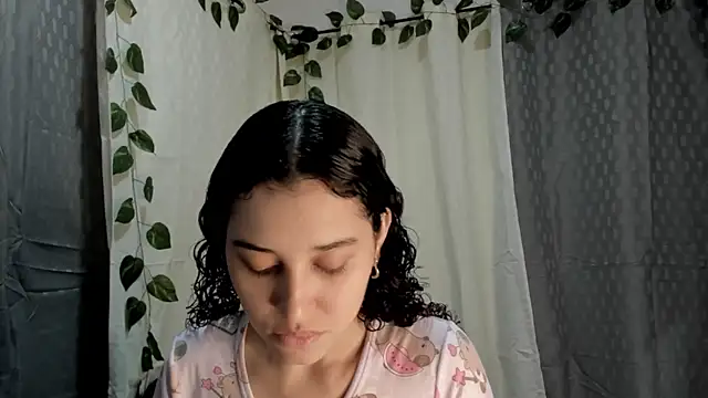 Snapshot of gabriela_duarte1 chatting on 11.13.25 gabriela duarte1 online show from 11.13.25