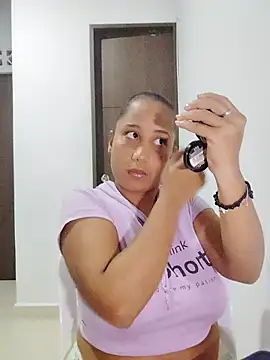 Snapshot of zandra_kiman chatting on 09.27.25 zandra kiman online show from 09.27.25