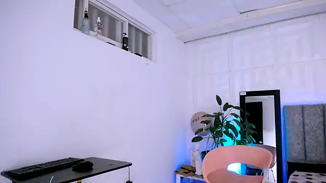 Snapshot of nataly_red chatting on 09.13.25 nataly red online show from 09.13.25