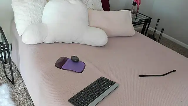 yiauana online show from 01.16.25