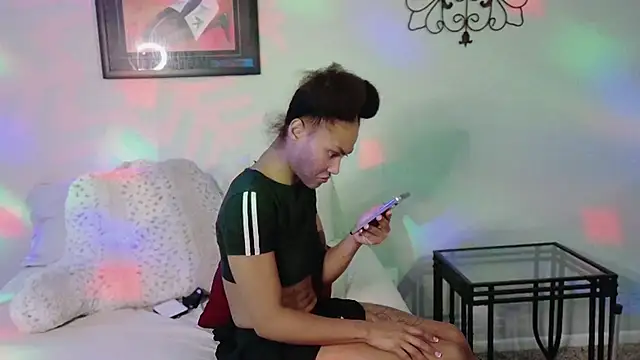 yiauana online show from 02.18.25