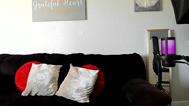 yiauana online show from 03.12.25