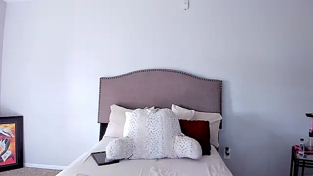 yiauana online show from 10.18.25