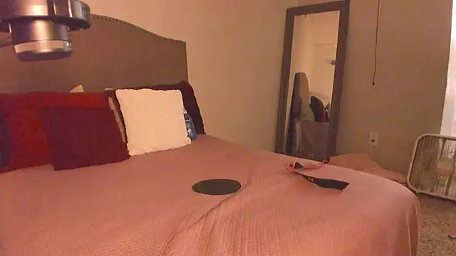 yiauana online show from 04.18.26