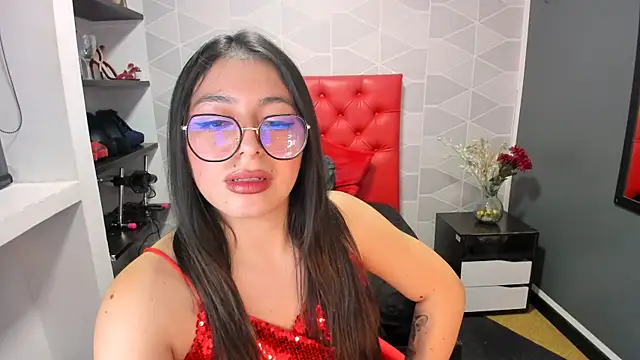 Snapshot of MiaWils_ chatting on 02.04.25 MiaWils online show from 02.04.25