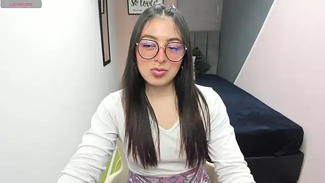 Snapshot of MiaWils_ chatting on 02.04.25 MiaWils online show from 02.04.25
