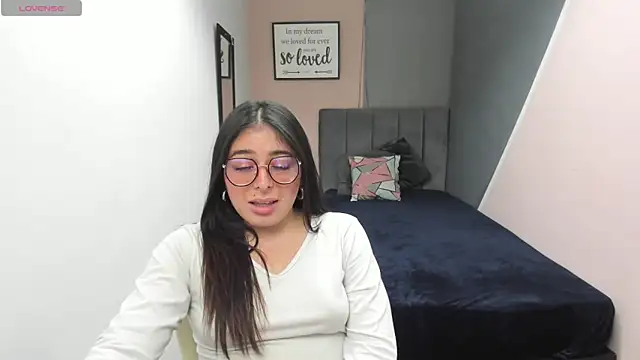 Snapshot of MiaWils_ chatting on 02.05.25 MiaWils online show from 02.05.25