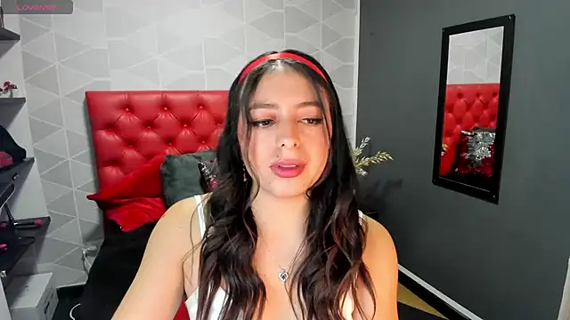 Snapshot of MiaWils_ chatting on 02.14.25 MiaWils online show from 02.14.25