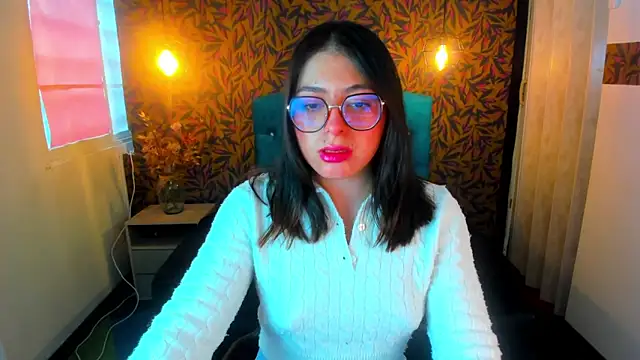 Snapshot of MiaWils_ chatting on 02.25.25 MiaWils online show from 02.25.25