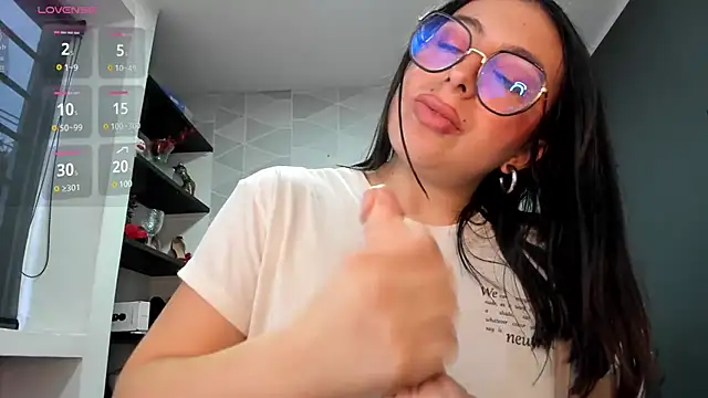 Snapshot of MiaWils_ chatting on 03.11.25 MiaWils online show from 03.11.25