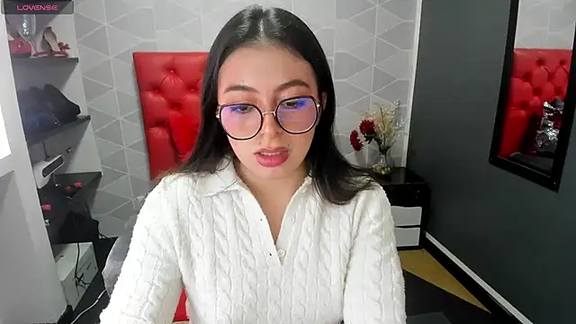 Snapshot of MiaWils_ chatting on 03.14.25 MiaWils online show from 03.14.25