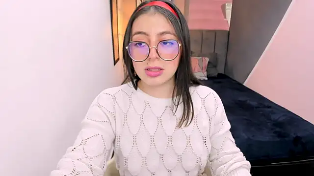 Snapshot of MiaWils_ chatting on 03.18.25 MiaWils online show from 03.18.25