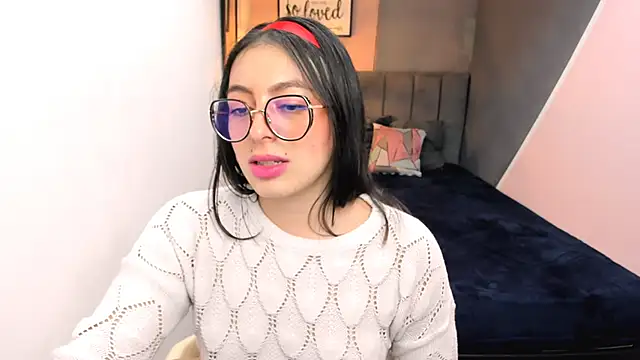 Snapshot of MiaWils_ chatting on 03.18.25 MiaWils online show from 03.18.25