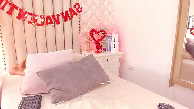 Charlotte  08 online show from 02.14.25