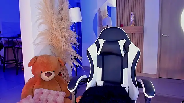 Charlotte  08 online show from 03.21.26