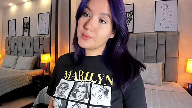 Snapshot of sweet--emily chatting on 12.31.24 sweet--emily online show from 12.31.24
