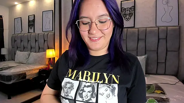 Snapshot of sweet--emily chatting on 12.31.24 sweet--emily online show from 12.31.24